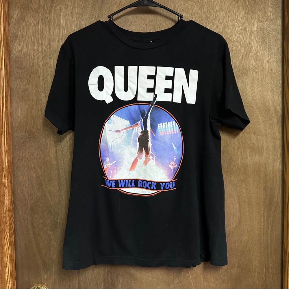 Queen Short Sleeve Shirt Medium